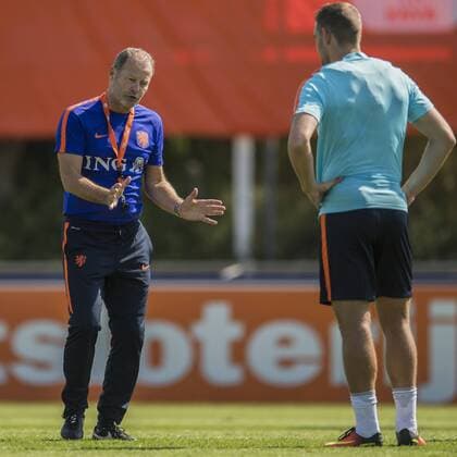 Fußball, Training Nationalteam Niederlande coach Danny Blind of The Netherlands give instructions to Vincent Janssen of The Netherlandsduring the training session of The Netherlands on August 30, 2016 in Katwijk, The Netherlands. Netherlands Training session 2016 2017 xVIxGerritxvanxKeulenxIVx 6129805