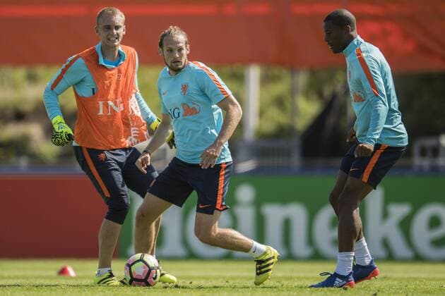 Fußball, Training Nationalteam Niederlande (L-R) goalkeeper Jasper Cillessen of The Netherlands, Daley Blind of The Netherlands, Georginio Wijnaldum of The Netherlandsduring the training session of The Netherlands on August 30, 2016 in Katwijk, The Netherlands. Netherlands Training session 2016 2017 xVIxGerritxvanxKeulenxIVx 6129810