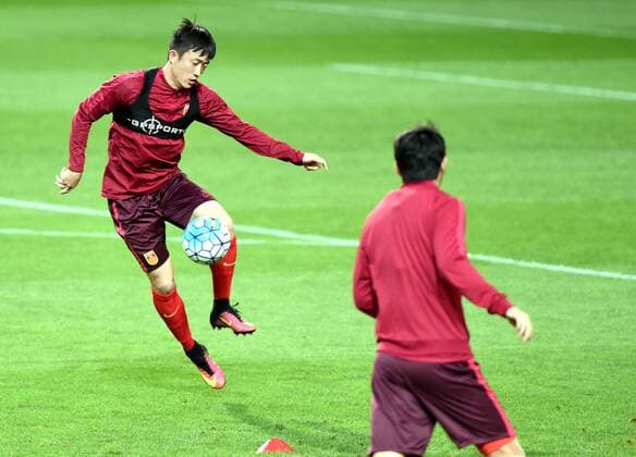 Jiang Zhipeng of Chinese national football team takes part in a training session for the first leg match against South Korea during the 2018 FIFA World Cup WM Weltmeisterschaft Fussball Russia qualifier in Seoul, South Korea, 31 August 2016. Chinese national football team gears up for Russia World Cup qualifier first leg match in Seoul  20160831_33703