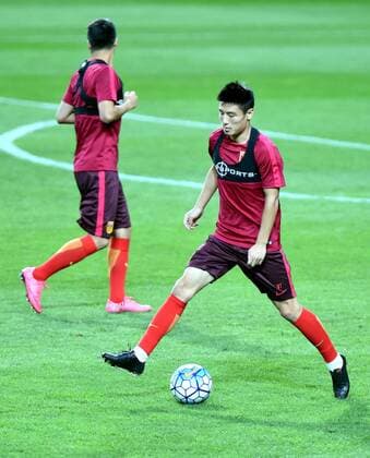 Wu Lei of Chinese national football team takes part in a training session for the first leg match against South Korea during the 2018 FIFA World Cup WM Weltmeisterschaft Fussball Russia qualifier in Seoul, South Korea, 31 August 2016. Chinese national football team gears up for Russia World Cup qualifier first leg match in Seoul  20160831_62667