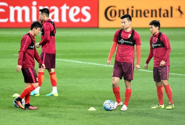 Players of Chinese national football team take part in a training session for the first leg match against South Korea during the 2018 FIFA World Cup WM Weltmeisterschaft Fussball Russia qualifier in Seoul, South Korea, 31 August 2016. Chinese national football team gears up for Russia World Cup qualifier first leg match in Seoul  20160831_33701