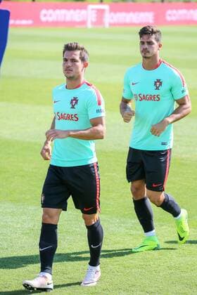 Fußball, Nationalteam Portugal Training August 31, 2016 - Oeiras, Lisbon, Portugal - Portugals defender Cedric (L) and Andre Silva (R) during the Training for the Friendly Game match between Portugal and Gibraltar at City Football in Oeiras, Lisbon on August 31, 2016. Portugal v Gibraltar - Friendly Game  - ZUMAn230