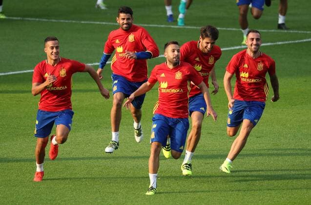 Spain s Lucas Vazquez, Spain s Diego Costa and Spain s Jordi Alba pictured in action during a training session of the Spanish national soccer team, on Wednesday 31 August 2016, in Brussels. Tomorrow Spain is playing a friendly game against Belgian national soccer team Red Devils. VIRGINIExLEFOUR  x04922728x
