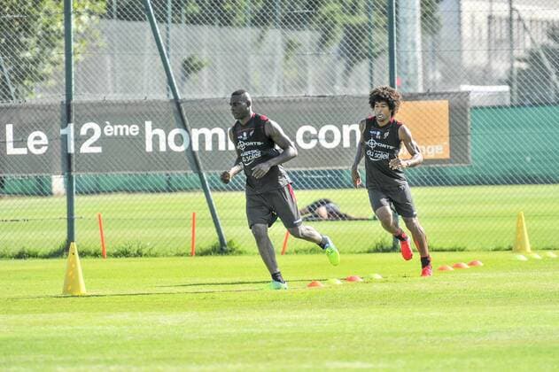 Fußball, Training OGC Nizza mit Balotelli Mario Balotelli mit Dante FOOTBALL : Neuzugang - Mario Balotelli - OGC Nizza - Ligue 1 - 01 09 2016 NorbertScanellax 