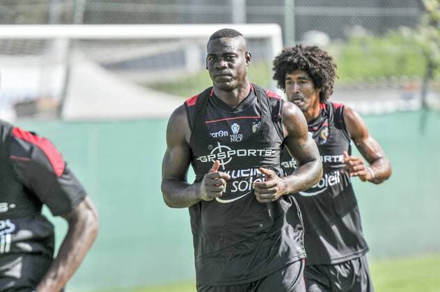Fußball, Training OGC Nizza mit Balotelli Training mit Neuzugang mario balotelli FOOTBALL : Neuzugang - Mario Balotelli und Dante - OGC Nizza - Ligue 1 - 01 09 2016 NorbertScanellax 