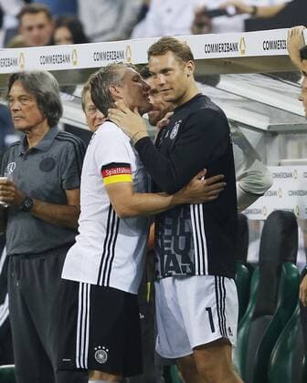 V.li. Bastian Schweinsteiger (GER) , Manuel Neuer (GER) . Deutschland -Finnland . Fussball-Länderspiel 2016, Freundschaftsspiel . Mönchengladbach, GER,31.08.2016 ,