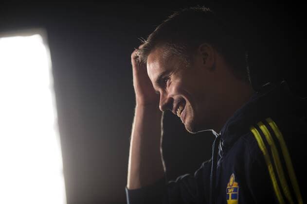 Fußball, Pressekonferenz Nationalteam Schweden 160901 Mikael Lustig mixed zone Training Nationalmannschaft SWE den 1 september 2016 i Stockholm  Copyright: SIMONxHASTEGARD BB160901BB160