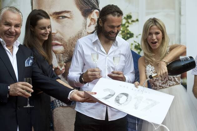 Czech hockey player Jaromir Jagr (centre) with his girlfriend Veronika Koprivova (right) presented new calendar of the largest chain of luxury jewellery Klenoty Aurum in Prague, Czech Republic, September 1, 2016. At left is Roni Lori, General Manager at Klenoty aurum. (CTKxPhoto MichalxKamaryt) CTKPhotoP201609010794601  kmt 3