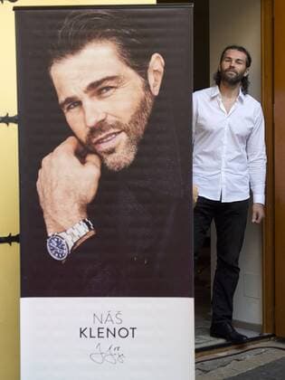 Czech hockey player Jaromir Jagr presented new calendar of the largest chain of luxury jewellery Klenoty Aurum in Prague, Czech Republic, September 1, 2016. (CTKxPhoto MichalxKamaryt) CTKPhotoP201609010802801  kmt 7 K