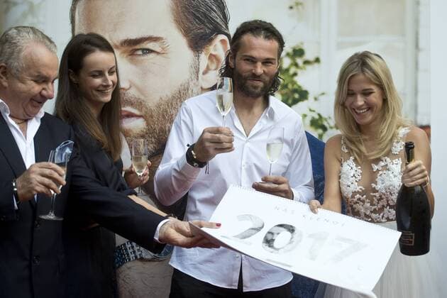 Czech hockey player Jaromir Jagr (centre) with his girlfriend Veronika Koprivova (right) presented new calendar of the largest chain of luxury jewellery Klenoty Aurum in Prague, Czech Republic, September 1, 2016. At left is Roni Lori, General Manager at Klenoty aurum. (CTKxPhoto MichalxKamaryt) CTKPhotoP201609010803101  kmt 6