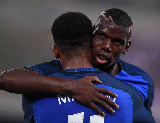 Fußball, Länderspiel, Italien - Frankreich (160902) -- BARI, Sept. 1, 2016 -- Anthony Martial (L) of France is congratulated by his teammate Paul Pogba during an international football friendly match between Italy and France in Bari, Italy, Sept. 1, 2016. France beat Italy 3-1. ) (SP)ITALY-BARI-FOOTBALL International Friendly Länderspiel MATCH-FRANCE VS ITALY AlbertoxLingria 