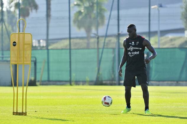 Fußball, Mario Balotelli - OGC Nizza Training Mario Balotelli (ogcnice) - Fussball Frankreich, Ligue 1, Training OGC Nice - 02 09 2016 NorbertScanella Panoramic 