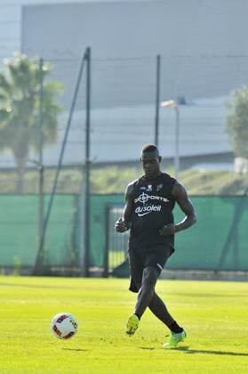 Fußball, Mario Balotelli - OGC Nizza Training Mario Balotelli (ogcnice) - Fussball Frankreich, Ligue 1, Training OGC Nice - 02 09 2016 NorbertScanella Panoramic 