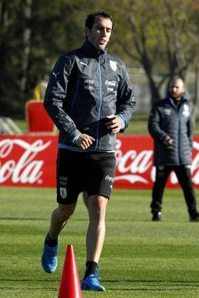 Fußball, WM Quali, Training Nationalteam Uruguay Uruguay s player Diego Godin participates in a training session of the team at the Sports Centre Uruguayan Soccer Association in Montevideo, Uruguay, 02 September 2016. URUGUAY S TRAINING !ACHTUNG: NUR REDAKTIONELLE NUTZUNG!  MON001 20160902-636084540818264254