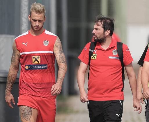 SOCCER - FIFA World Cup WM Weltmeisterschaft Fussball 2018 quali, GEO vs AUT VIENNA,AUSTRIA,03.SEP.16 - SOCCER - FIFA World Cup 2018, european qualifiers, OEFB international match Länderspiel Georgia vs Austria, preview, training. Image shows Marko Arnautovic and teammanager Christian Schramm (AUT). GEPAxpictures xChristianxOrt