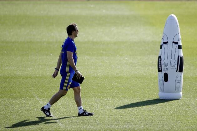 Themen der Woche - Sport Bilder des Tages - SPORT Fußball, Training Nationalteam Spanien Coach of the Spanish national team Nationalteam Julen Lopetegui attends the team s training session at Las Rozas, on the outskirts of Madrid, Spain, on 03 September 2016. Spain will face Liechtenstein in a FIFA World Cup WM Weltmeisterschaft Fussball 2018 qualifier match on 05 September 2016. EFE Juanjo Martin Spain training !ACHTUNG: NUR REDAKTIONELLE NUTZUNG!  20160903-636085014027538305