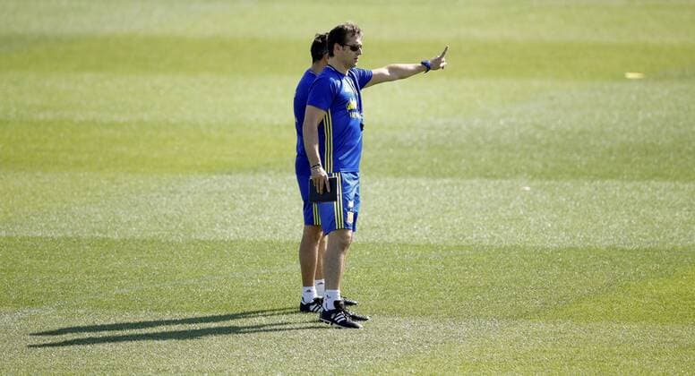 Fußball, Training Nationalteam Spanien Coach of the Spanish national team Nationalteam Julen Lopetegui attends the team s training session at Las Rozas, on the outskirts of Madrid, Spain, on 03 September 2016. Spain will face Liechtenstein in a FIFA World Cup WM Weltmeisterschaft Fussball 2018 qualifier match on 05 September 2016. EFE Juanjo Martin Spain training !ACHTUNG: NUR REDAKTIONELLE NUTZUNG!  20160903-636085016609322363