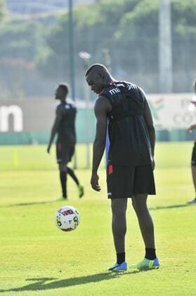 Fußball, Training OGC Nizza Mario Balotelli (ogcnice) FOOTBALL : Entrainement OGC Nice - 02 09 2016 NorbertScanella Panoramic 