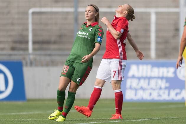 Im Bild Melanie BEHRINGER (FC Bayern München, 7) ärgert sich über die verpasste Chance xmfx