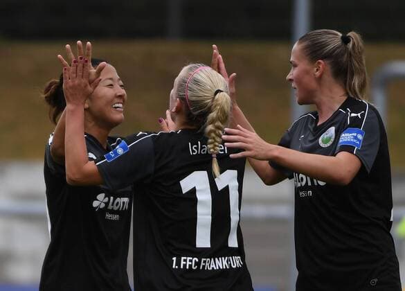 04.09.2016, xblx, Fussball 1.Bundesliga Damen, 1.FFC Frankfurt - Borussia Moenchengladbach, emspor v.l. Yuki Nagasato (1.FFC Frankfurt), Mandy Islacker (1.FFC Frankfurt), Ana-Maria Crnogorcevic (1.FFC Frankfurt) celebrate the goal, Torjubel zum 3:0 Frankfurt am Main