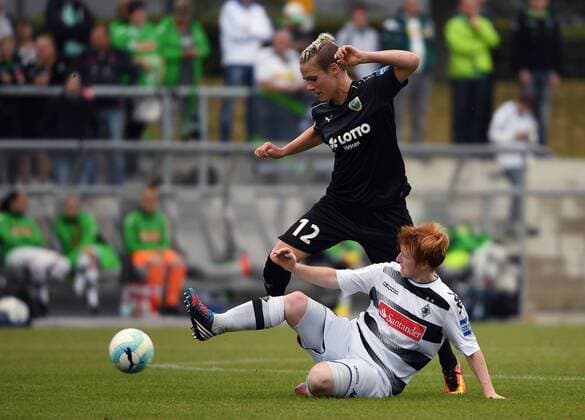 04.09.2016, xblx, Fussball 1.Bundesliga Damen, 1.FFC Frankfurt - Borussia Moenchengladbach, emspor v.l. Sophie Schmidt (1.FFC Frankfurt), Anne Birbaum (Borussia Mönchengladbach) Frankfurt am Main