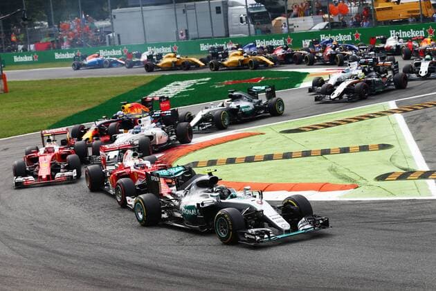 Italian Grand Prix, Monza 01 - 04 September 2016 04.09.2016 - Race, Start of the race, Nico Rosberg (GER) Mercedes AMG F1 W07 Hybrid leads Sebastian Vettel (GER) Scuderia Ferrari SF16-H 