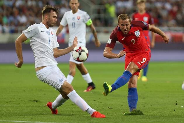 Fußball, WM Quali, Slowakei - England JAN DURICA SLO HARRY KANE ENG TRNAVA 04.09.2016 SPORT FOOTBALL QUALIFICATION FOR THE WM Quali 2018 SLOVAKIA - ENGLAND ---  160904CHW071