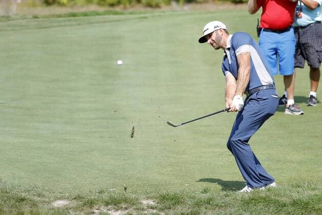 04 September 2016: Dustin Johnson scuffs his second shot on 4 during the third round of the Deutsche Bank Championship at TPC Boston in Norton, Massachusetts. (Photograph by Fred Kfoury III Icon Sportswire) GOLF: SEP 04 PGA Golf Herren - Deutsche Bank Championship - Third Round Icon482160904033 EDITORIAL USE ONLY