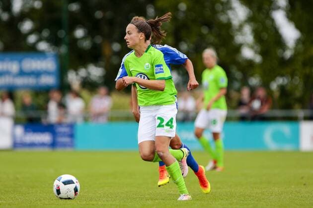 Joelle Wedemeyer (Wolfsburg, 24) am Ball, Fußball,Allianz Frauen Bundesliga, SC Sand - VfL Wolfsburg, xtgx