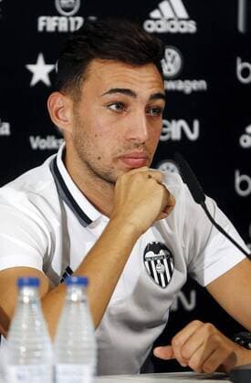Spanish striker Munir El Haddadi during his presentation as new player of Valencia at Mestalla stadium in Valencia, eastern Spain, 07 September 2016. Munir arrives to the Spanish club on loan from FC Barcelona Barca with a purchase option. EFE Kai Foersterling MUNIR EL HADDADI, NEW PLAYER OF VALENCIA !ACHTUNG: NUR REDAKTIONELLE NUTZUNG!  V.05 20160907-636088551758297129