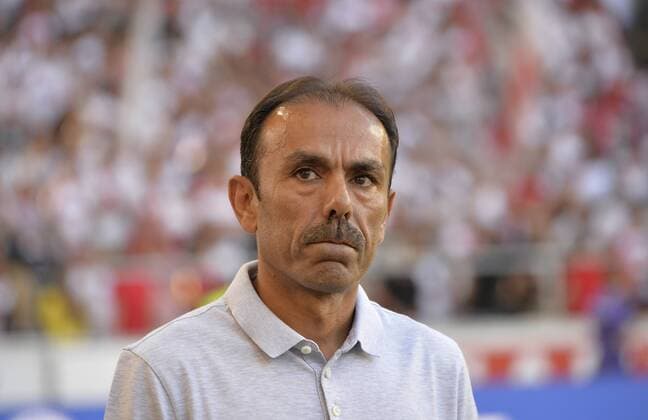 Vor dem Spiel: Trainer Coach Jos Luhukay VfB Stuttgart nachdenklich VfB Stuttgart vs 1. FC Heidenheim 1846 09.09.2016