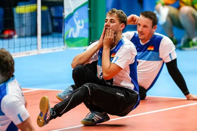 Rio Paralympics 2016, Sitzvolleyball, Deutschland - Ägypten Rio 2016 Paralympic Games; Rio de Janeiro, 09.09.2016 Torben Schiewe (GER) waehrend der Rio 2016 Paralympic Games am 09.09.2016 im Riocentro - Pavilion 6 in Rio de Janeiro (Brazil). Hinten Juergen Schrapp (GER). Foto: Beautiful Sports Axel Kohring Torben Schiewe (GER) during the Rio 2016 Paralympic Games at Riocentro - Pavilion 6, Rio de Janeiro (Brazil) on 2016-09-09. In the back Juergen Schrapp (GER). xakx