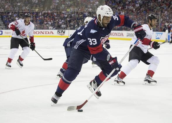 Eishockey, World Cup of Hockey, USA - Kanada 09 September 2016: Dustin Byfuglien 33 of Team USA controls the puck during the World Cup of Hockey friendly between Team USA and Team Canada held at Nationwide Arena.(Photo Credit: Jason Mowry ICON Sportswire) HOCKEY: SEP 09 World Cup of Hockey Pre-Tournament - Team Canada v Team USA Icon160909004 EDITORIAL USE ONLY