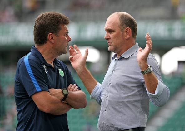 10.09.2016, Fussball 1.Bundesliga 2016 2017, 2.Spieltag, VfL Wolfsburg - 1. FC Köln, in der Volkswagen Arena, Wolfsburg. v.l. Trainer Dieter Hecking (Wolfsburg) und Manager Jörg Schmadtke (Köln) 