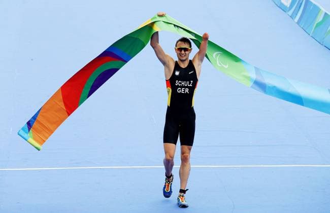 Themen der Woche - SPORT Bilder des Tages - SPORT Rio de Janeiro , Paralympics , Triathlon , Gold für Martin Schulz ( GER PT4 )