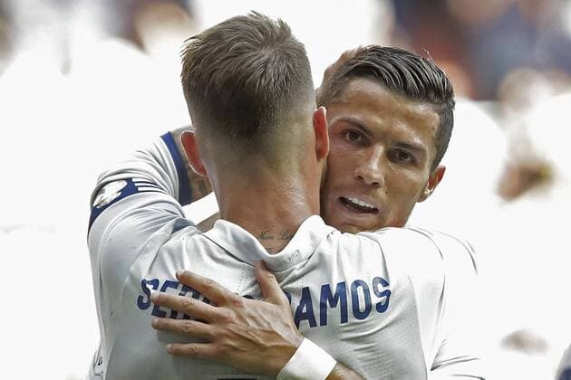 Themen der Woche - SPORT Real Madrid s Portuguese striker Cristiano Ronaldo (R) celebrates Sergio Ramos (front) 3-0 goal against Osasuna during their Liga Santander match at Santiago Bernabeu Stadium in Madrid, Spain, 10 September 2016. REAL MADRID VS. OSASUNA !ACHTUNG: NUR REDAKTIONELLE NUTZUNG!  MAD001 20160910-636091268566393065