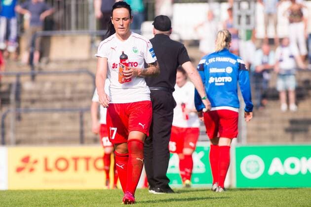 10.09.2016, xfrx, Fussball 1.Bundesliga Damen, Turbine Potsdam - 1.FFC Frankfurt v.l. Peggy Nietgen (1.FFC Frankfurt) frustriert,traurig,wuetend,fassungslos Potsdam