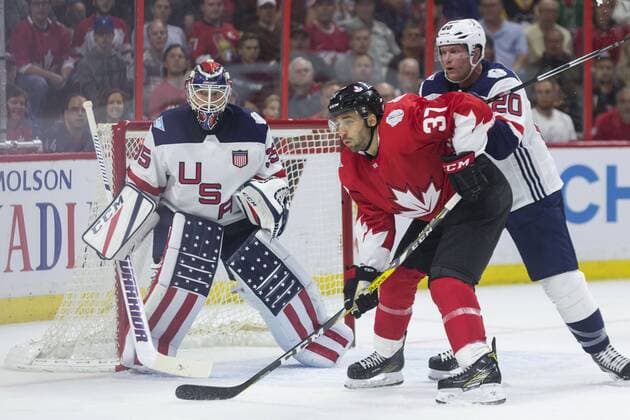 Eishockey, World Cup of Hockey, Kanada - USA September 10, 2016: Team Canada Patrice Bergeron (37) looks for a deflection in front of Team USA goalie Cory Schneider (35), while Team USA Ryan Suter (20) defends during the World Cup of Hockey game between Team USA and Team Canada at Canadian Tire Centre in Ottawa, ON, Canada. CSM World Cup of Hockey 2016: Team USA vs Team Canada September 10 - ZUMAc04_