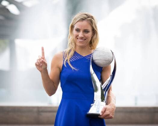 Tennis, Angelique Kerber Fotoshooting in New York ANGELIQUE KERBER (GER) mit dem WTA Tennis Damen Nr.1 Pokal vor der Unisphere Tennis - US Open 2016 - Grand Slam ITF ATP Tennis Herren WTA - USTA Billie Jean King National Tennis Center - New York - New York - USA - 11 September 2016.