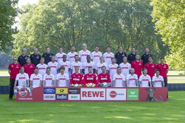 Mannschaftsfoto 1. FC Köln 1. Fussball Bundesliga Saison 2016 2017 Geißbockheim Koeln Deutschland Datum: 09.02.2016 Hinten von links: Dr. Peter Schäferhoff Frank Almstedt Max Vollmar Lukas Klünter Dominic Maroh Frederik Sörensen Dominique Heintz Jonas Hector Paul Schiedges Thorsten Klopp Klaus Maierstein Mitte von links: Trainer Peter Stöger Simon Zoller Marco Höger Anthony Modeste Mergim Mavraj Sehrou Guirassy Artjoms Rudnevs Filip Mladenovic Marcel Risse Alexander Bade Yann-Benjamin Kugel Marcel Abanoz Vorne von links: Matthias Lehmann Milos Jojic Salih Özcan Yuya Osako Sven Müller Timo Horn Thomas Kessler Pawel Olkowski Konstantin Rausch Marcel Hartel Leonardo Bittencourt
