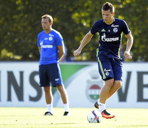Bilder des Tages - SPORT 1.FUSSBALL - BUNDESLIGA SAISON 2016 2017 FC SCHALKE 04 S04 GELSENKIRCHEN TRAINING YEVHEN KONOPLYANKA ,LI. TRAINER MARKUS WEINZIERL. 12092016