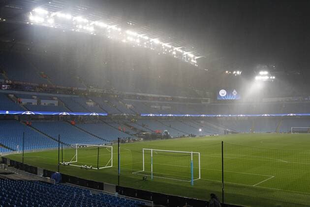 13.09.2016. The Etihad, Manchester, England. UEFA Champions League Football. Manchester City versus Borussia Monchengladbach. Torrential rain over the Etihad before tonght s game leaves the evening sky almost pitch black. xAlanxMartinx  ActionPlus11788798