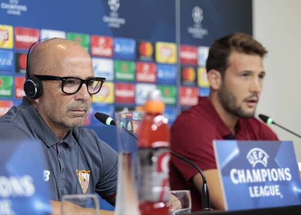 Fußball, CL, FC Sevilla Pressekonferenz September 13, 2016 - Turin, Italy - Jorge Sampaoli and Franco Vazquez during the press conference PK Pressekonferenz before Champions League match between Juventus v Sevilla, in Turin, on September 13, 2016. Press Conference - Juventus v Sevilla  - ZUMAn230