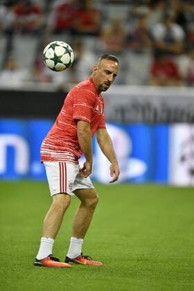 Vor dem Spiel: Auwärmen Franck Ribery FC Bayern München am Ball Champions League CL Gruppenphase FC Bayern München FCB vs FC FK Rostow Rostov 13.09.2016