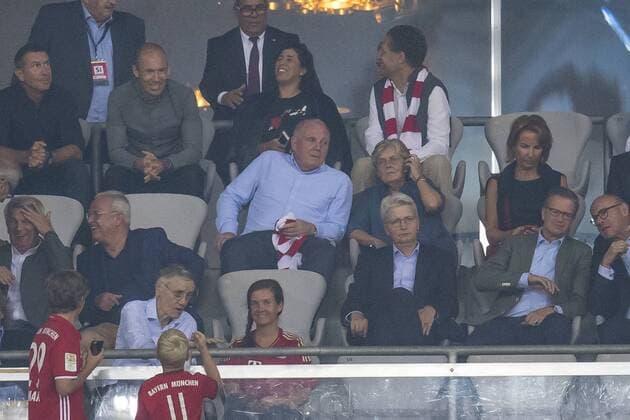 GER, CL Gruppe D, FC Bayern Muenchen (GER) vs FC Rostow (RUS) 13.09.2016, Allianz Arena, Muenchen, GER, CL Gruppe D, FC Bayern Muenchen (GER) vs FC Rostow (RUS) , im Bild Uli Hoeness (FCB) Susanne Hoeness Arjen Robben (FCB 10) Foto © nordphoto Straubmeier nordphotox xStraubmeier