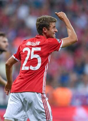 FUSSBALL CHAMPIONS LEAGUE SAISON 2016 2017 GRUPPENPHASE FC Bayern Muenchen - FK Rostow 13.09.2016 Daumen hoch: Thomas Mueller (FC Bayern Muenchen) 