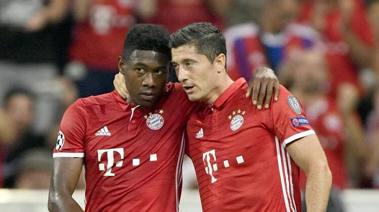 TOR zum 1:0 durch Foulelfmeter nach Foul an Robert Lewandowski FC Bayern München Torjubel mit David Alaba FC Bayern München (links) Champions League CL Gruppenphase FC Bayern München FCB vs FC FK Rostow Rostov 13.09.2016