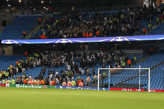13.09.2016. The Etihad, Manchester, England. UEFA Champions League Football. Manchester City versus Borussia Monchengladbach. Scenes inside the Etihad as torrential rain before the kick off forces the game to be postponed. xAlanxMartinx  ActionPlus11788856