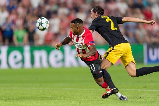 Fußball, CL, PSV Eindhoven - Atletico Madrid Eindhoven, Netherlands 13.09.2016, UEFA Champions League - 2016 17 Season, Group D - Matchday 1, PSV Eindhoven - Club Atletico de Madrid, Luciano Narsingh (PSV) gegen Diego Godin (Atletico Madrid) ( DeFodi001
