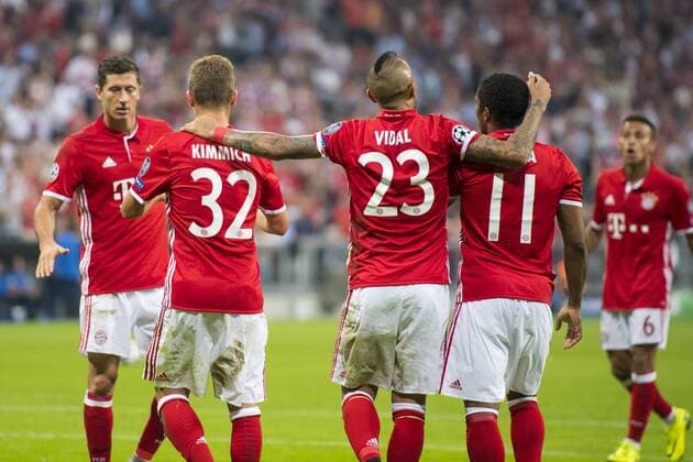 GER, CL Gruppe D, FC Bayern Muenchen (GER) vs FC Rostow (RUS) 13.09.2016, Allianz Arena, Muenchen, GER, CL Gruppe D, FC Bayern Muenchen (GER) vs FC Rostow (RUS) , im Bild Jubel nach dem Tor zum 3-0 durch Joshua Kimmich (FCB 32) mit Arturo Vidal (FCB 23) Douglas Costa (FCB 11) Robert Lewandowski (FCB 9) Foto © nordphoto Straubmeier nordphotox xStraubmeier